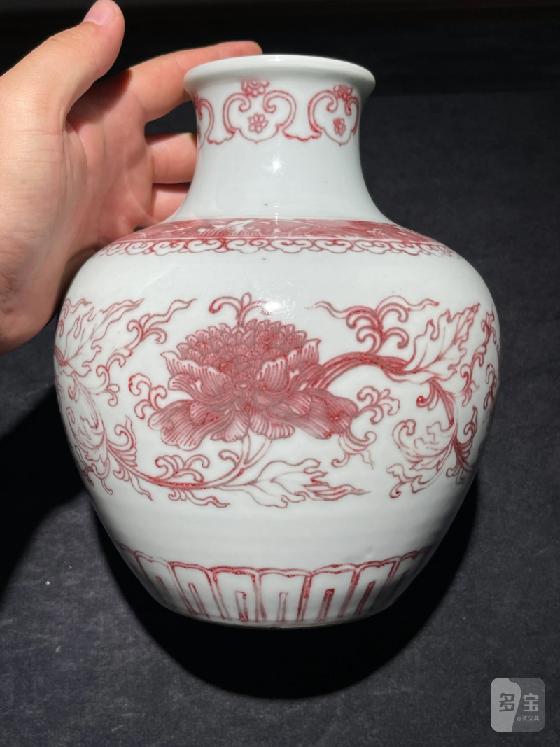 清中期 釉里红缠枝花卉纹石榴尊 - 图3
